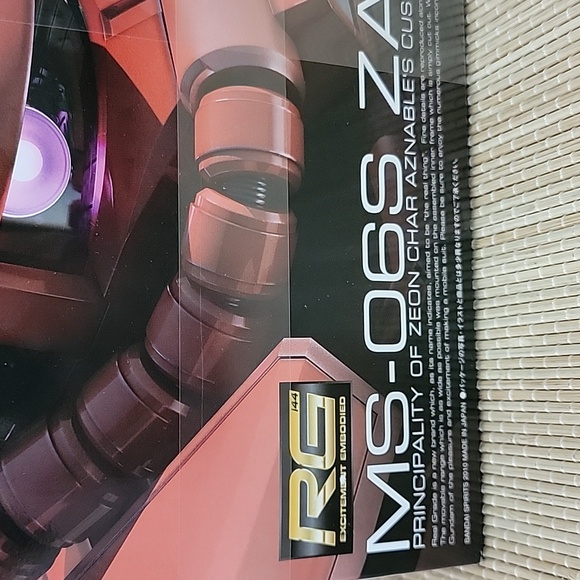 Bandai Hobby MS-06S ZAKU II Principality of Zeon Char Aznable's Custom Suit - Picture 2 of 7